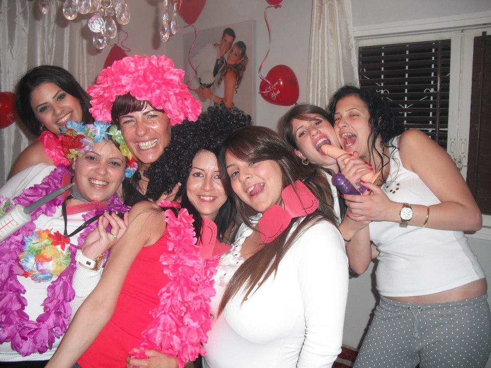 ויקי דור - לצחוק כל הדרך למיטה